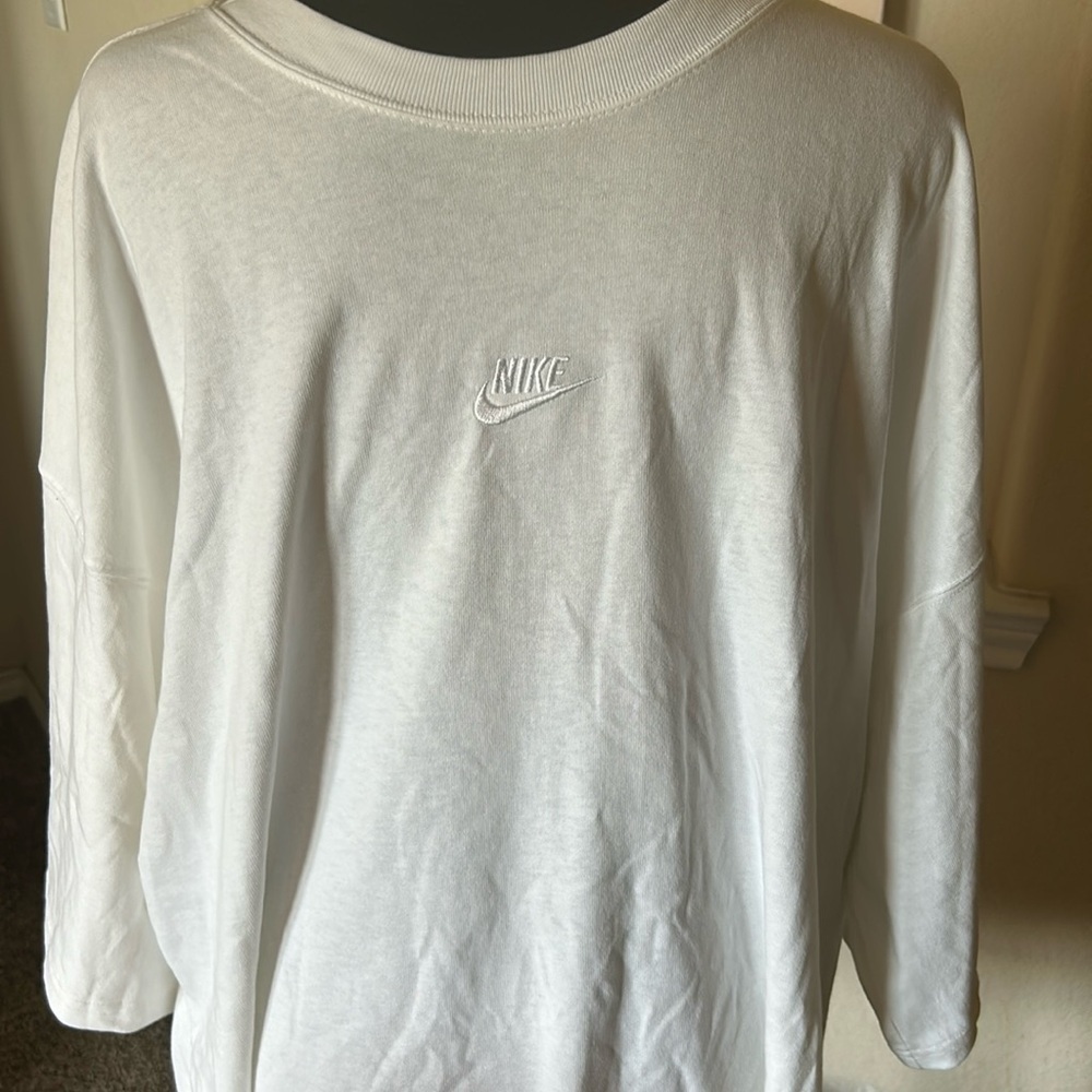 NIKE short sleeve oversized fit white embroidery logo NWOT